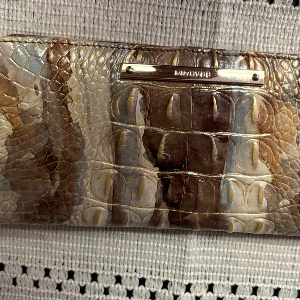 Caribou Brahmin ADY Brown Ivory Blue Gold Tan Bifold Embossed Crocodile Wallet